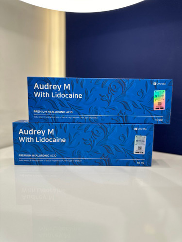 "فیلر هیالورونیک اسید Audrey M با کیفیت بالا، مناسب برای حجمدهی، جوانسازی و فرمدهی طبیعی صورت."